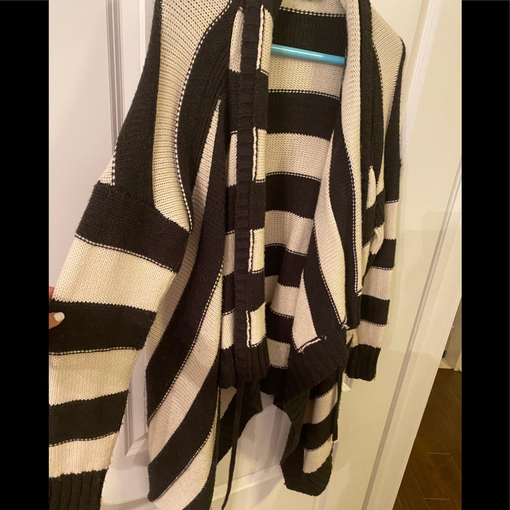Dex black and white striped oversize sweater M